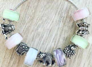 Šperky s příběhem - stříbrné a skleněné korálky.