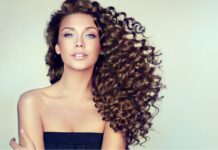 Jarní vlasové trendy: Vsaďte na přirozenost či pastelové barvy. Vrací se trvalá