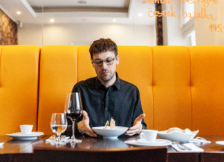 Gastronomie nekončí v Praze na Vinohradech, říká Lukáš Hejlík