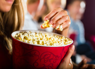 Kinotipy pro listopadové dny. Emotivní thriller či zimní komedie