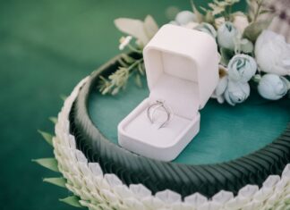 Zásnubní a snubní prsteny? Vítězí jednoduchost