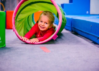 Jak zabavit děti doma? Udělejte jim z pokoje tělocvičnu!