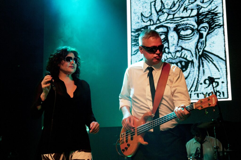 Laura a její tygři opět s Ilonou Csákovou