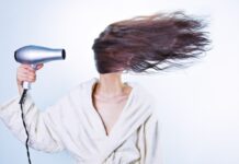 Foukaná jako ze salonu: Naučte se fénovat vlasy jako profík!