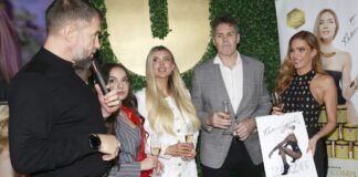 Andrea Verešová má charitativní kalendář. Křtila nadějná zpěvačka i slavný hokejista