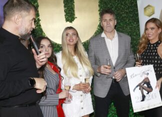 Andrea Verešová má charitativní kalendář. Křtila nadějná zpěvačka i slavný hokejista