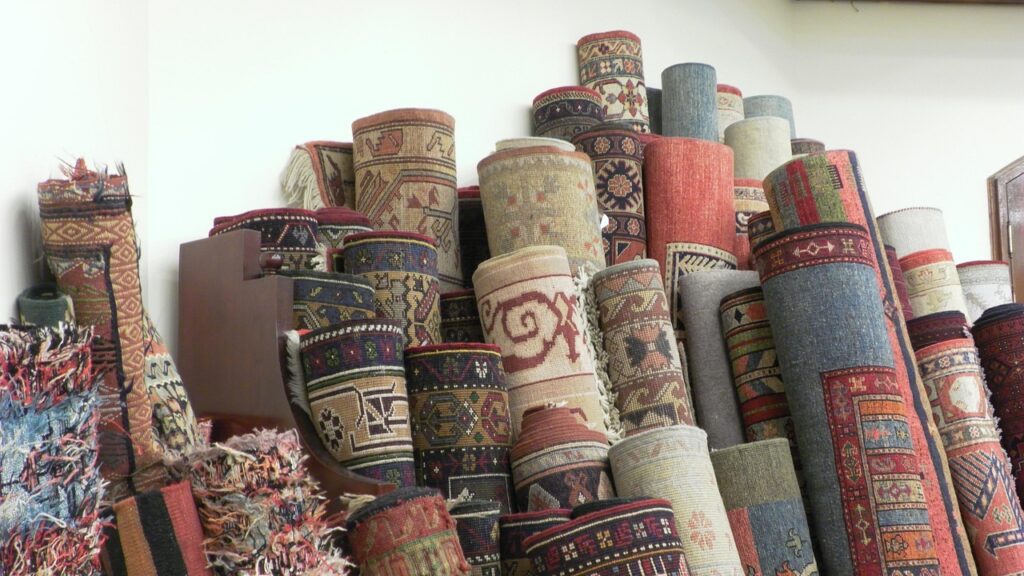 Zaizolujte si podlahu kobercem a ušetříte až několik tisíc ročně