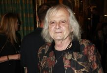 „Na protialkoholní léčbě jsem poznal samé vzdělané lidi,“ řekl Rosťa Novák. Pití ho málem stálo rodinu Herec Rosťa Novák měl problémy s pitím.