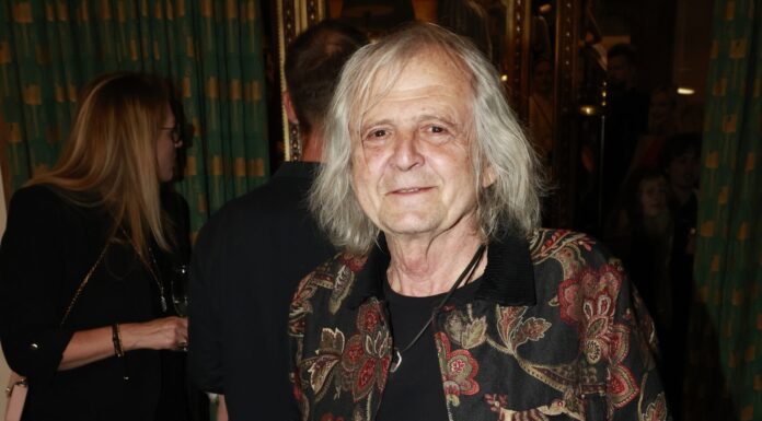 „Na protialkoholní léčbě jsem poznal samé vzdělané lidi,“ řekl Rosťa Novák. Pití ho málem stálo rodinu Herec Rosťa Novák měl problémy s pitím.