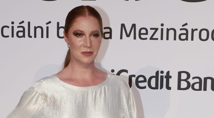 Nikol hraje jednu z postav zneužívaných dívek.