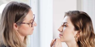 Vizážistka radí: Jak na svěží líčení, které vydrží celý den i plesovou noc Vizážistka Ivana Hlídková líčí "obyčejné" ženy i hvězdy.