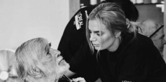 Kadeřnice Veronika Dobruská česala i Jiřího Bartošku.