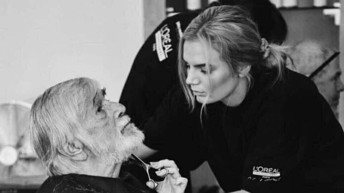 Kadeřnice Veronika Dobruská česala i Jiřího Bartošku.