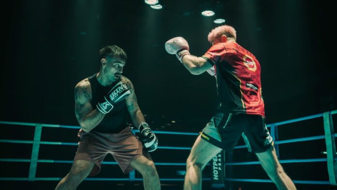 Bojovnik_David Kozma a Adam Vacula, kteri ve filmu makaji ve stejnem gymu_zdroj Bontonfilm