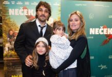 Emma se svou rodinou.