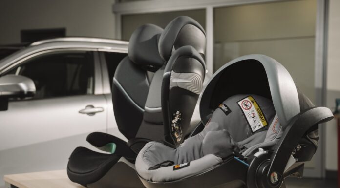Na cestách s dítětem bezpečně: jak vybrat správnou autosedačku a kam ji připevnit?