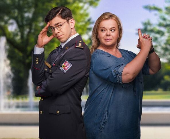 Lázeňské město, humor a detektivní zápletky: Nový seriál sází na Remundovou s Adamczykem Nový seriál Buldok z Poděbrad.