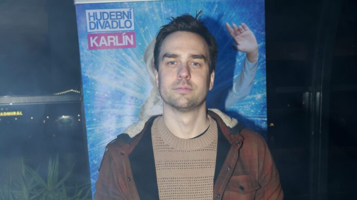 Ondøej Rychlý Herec Ondřej Rychlý hraje v muzikálu Ledové království.