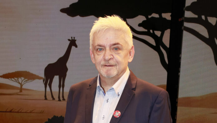 Michal Suchánek Michal Suchánek je spoluautor muzikálu Andělé.