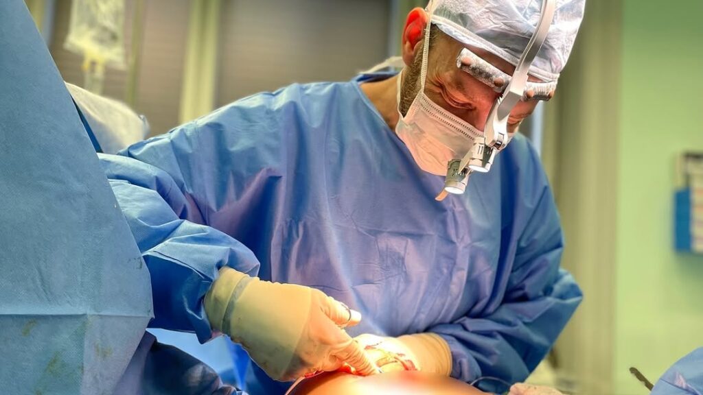 Trendy v plastické chirurgii: Facelift zažívá renesanci, vede i transplantace tuku