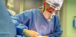 Vyhlášený plastický chirurg Petros Christodouloul