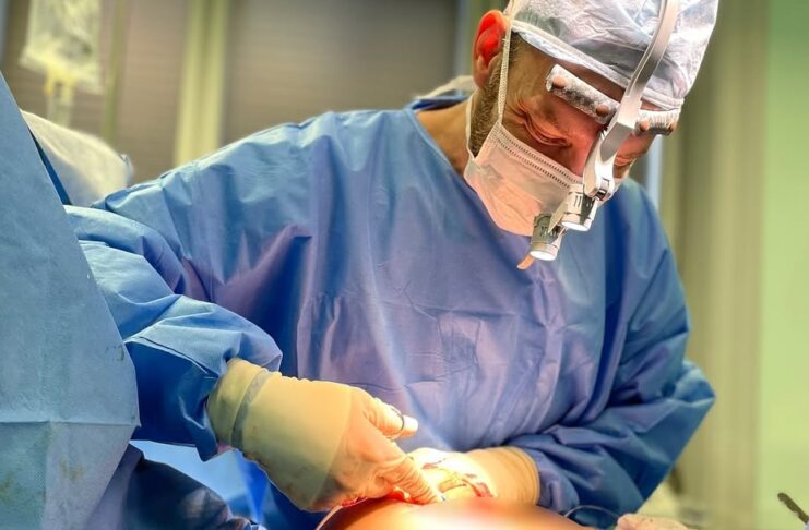 Vyhlášený plastický chirurg Petros Christodouloul