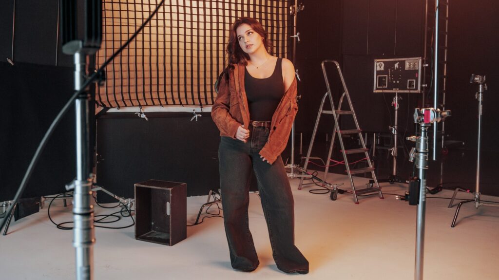 Nástupkyně Ewy Farne THERA otevírá vnitřní bolesti: Ve škole ji šikanovali