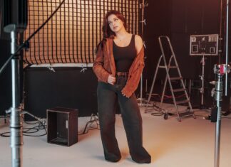 Nástupkyně Ewy Farne THERA otevírá vnitřní bolesti: Ve škole se jí posmívali Zpěvačka THERA vydala hodně intimní sing.