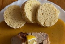 Svíčková s mandlovým knedlíkem.