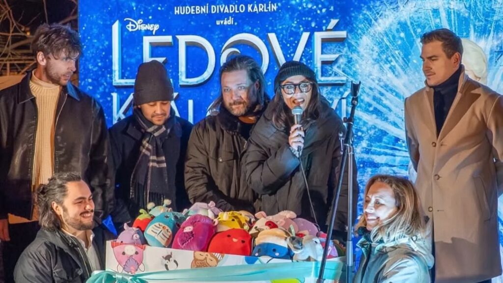 Karlínské divadlo se zahalilo do Ledového království. První slova Ondřeje Brzobohatého