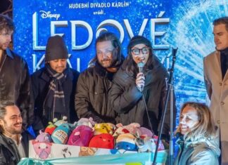 Karlínské divadlo se zahalilo do Ledového království. První slova Ondřeje Brzobohatého Muzikál Ledové království má za sebou slavnostní premiéru.