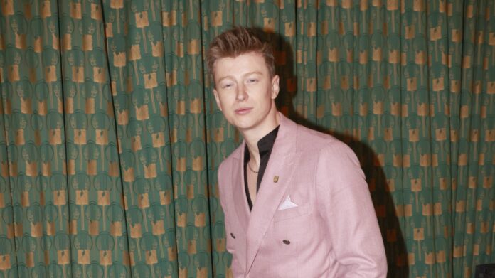 Adam Mišík Zpěvák Adam Mišík fandí fotbalové Spartě.