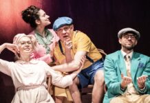 Činoherní klub představil hru Radostný výlet: Režie se ujal Ondřej Sokol Hra Radostný výlet z Činoherního klubu.