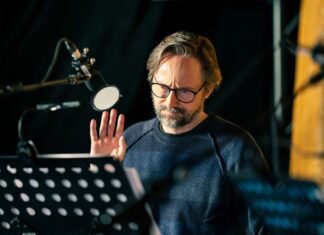 Jaroslav Plesl: Dřív jsem měl rád večírky. Teď mi dělá radost výlet do přírody Jaroslav Plesl při nahrávání audiokomiksu Past na Péráka.