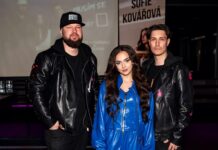 Zpěvačka Sofie Kovářová se skupinou Highland.