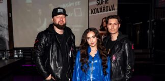 Zpěvačka Sofie Kovářová se skupinou Highland.