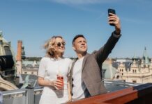 Romantika při otevření baru Sky Lounge 360 na střeše Divadla Hybernia.