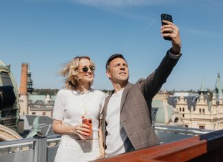 Romantika při otevření baru Sky Lounge 360 na střeše Divadla Hybernia.