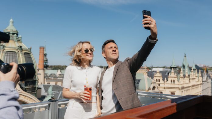 Romantika při otevření baru Sky Lounge 360 na střeše Divadla Hybernia.