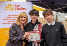 Mobil až v páté třídě. Štěpánka Duchková prozradila, jak vedla syny k offline životu Moderátorka Štěpánka Duchková se syny.