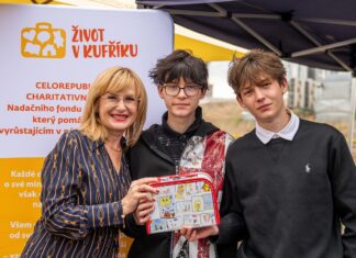 Mobil až v páté třídě. Štěpánka Duchková prozradila, jak vedla syny k offline životu Moderátorka Štěpánka Duchková se syny.