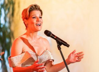 Michaela Štiková Gemrotová: zpěvačka spojující eleganci i mimořádnou hlasovou sílu Michaela Štiková dokáže zazpívat jakoukoliv píseň.