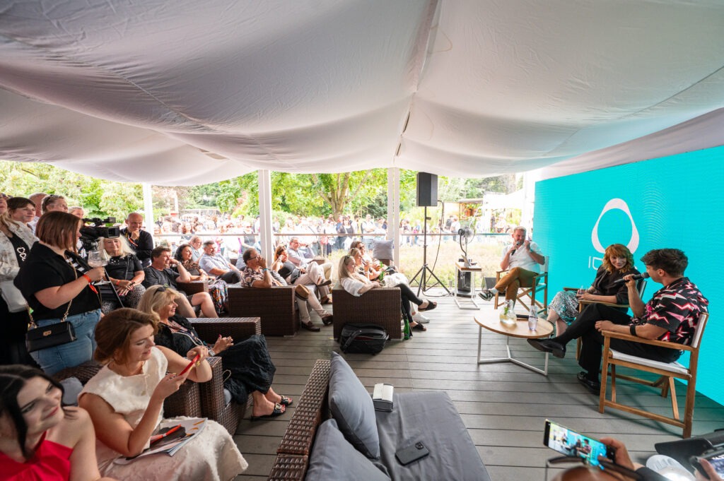 IQOS LOUNGE na KVIFF zve na letní program plný hudby, inspirace a novinek